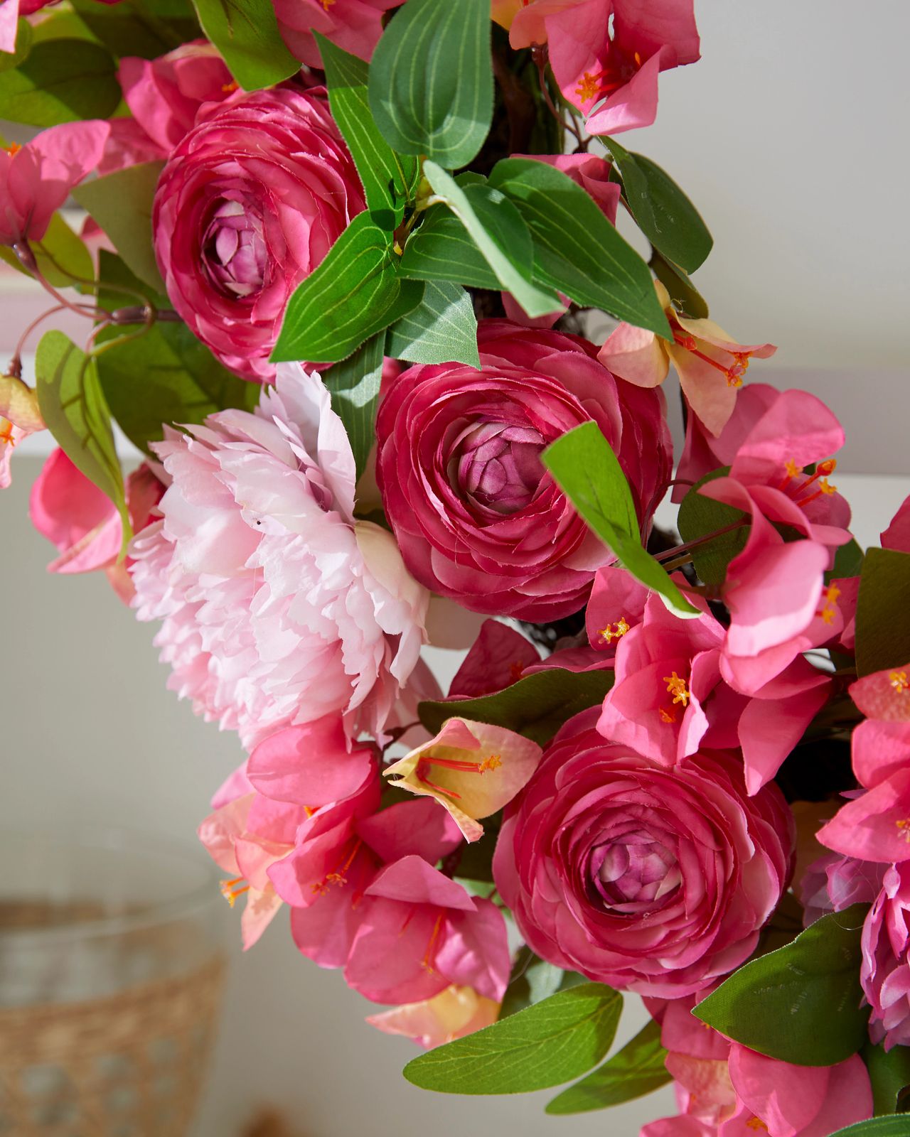 Guirlanda com flores artificiais 60cm