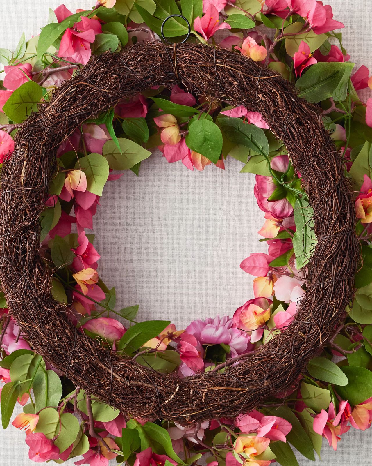 Guirlanda com flores artificiais 60cm
